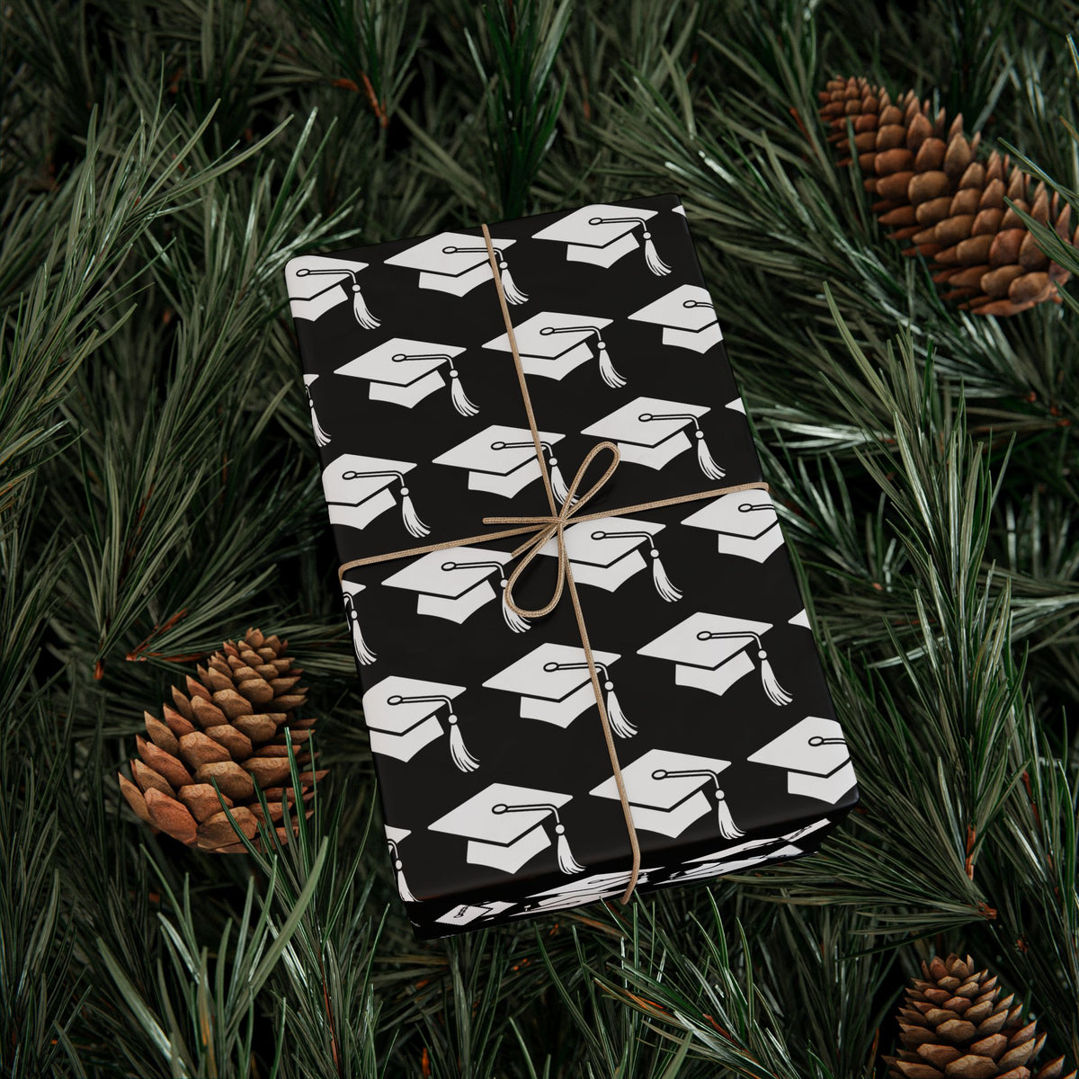 GRADUATION CAP WRAPPING PAPER BLACK + WHITE